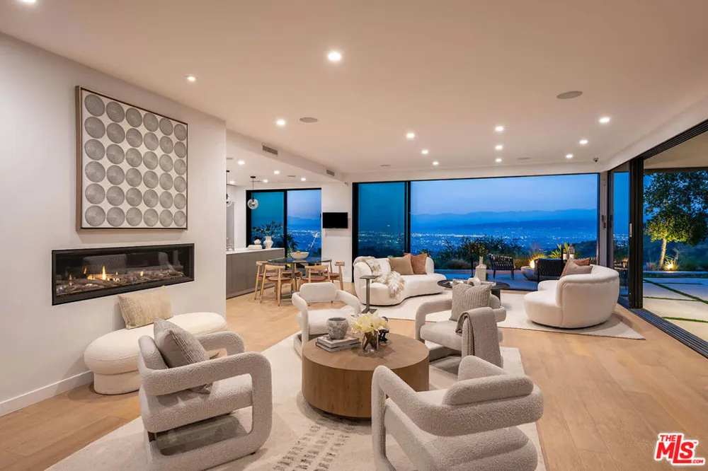 8545 Charl Lane Los Angeles, CA 90046