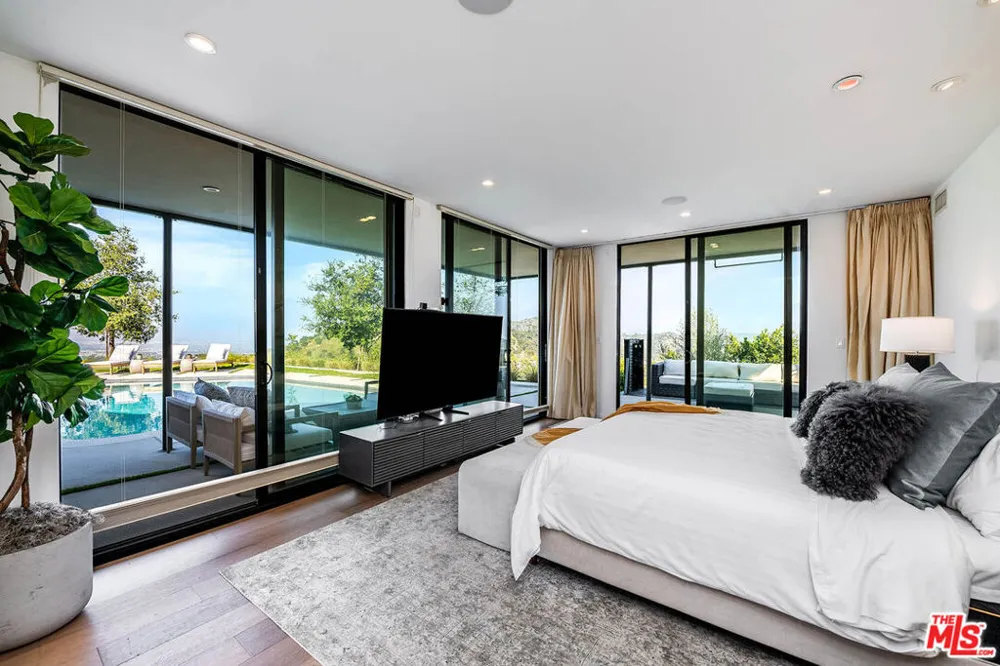 8545 Charl Lane Los Angeles, CA 90046