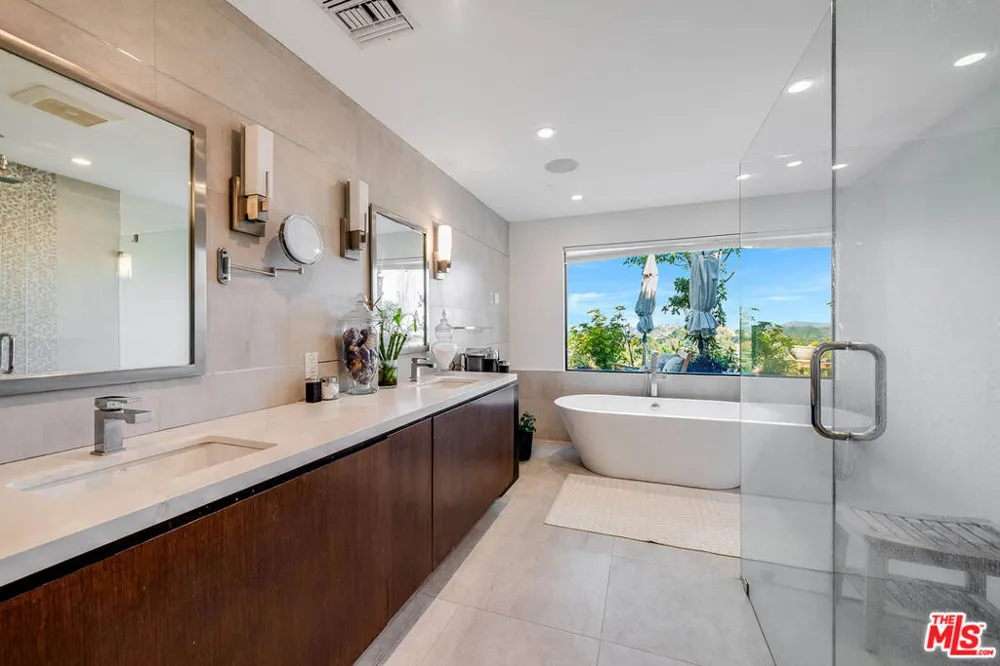 8545 Charl Lane Los Angeles, CA 90046