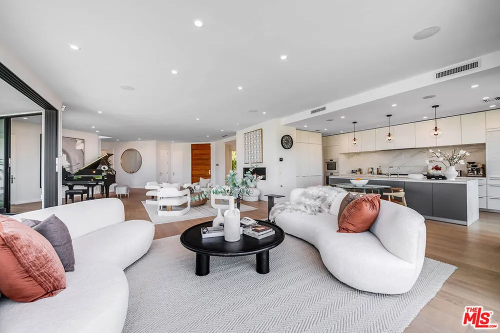 8545 Charl Lane Los Angeles, CA 90046