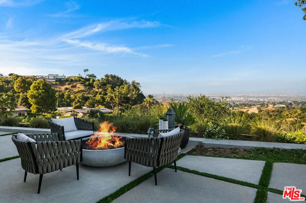8545 Charl Lane Los Angeles, CA 90046