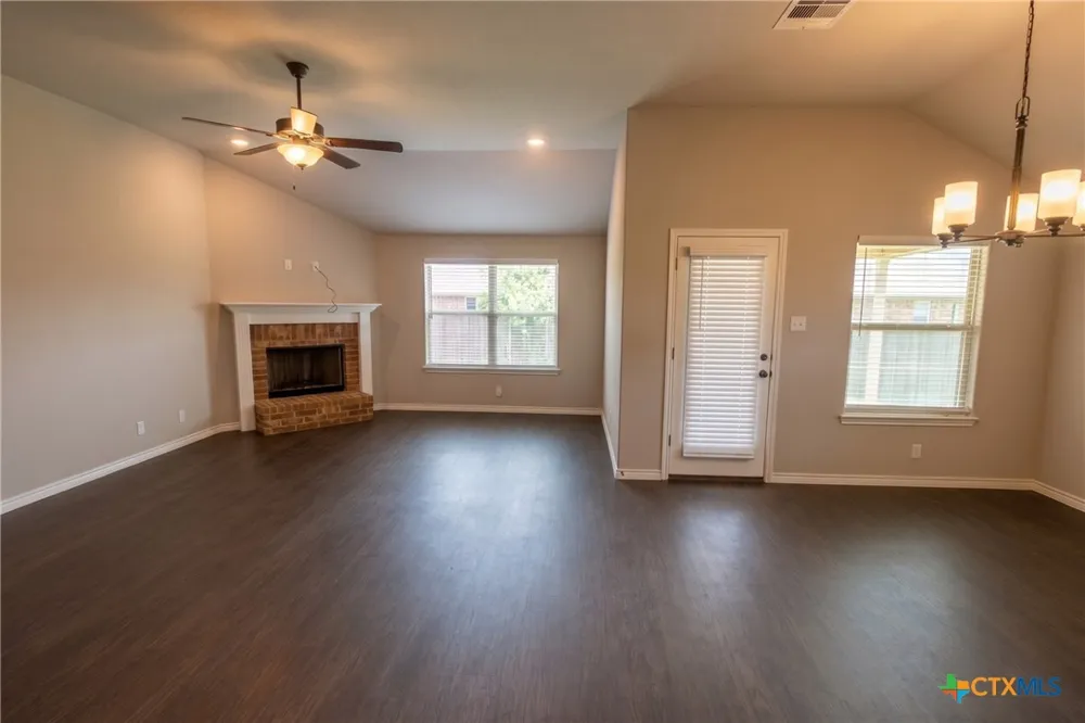 900 Clanton Cove Killeen, TX 76542