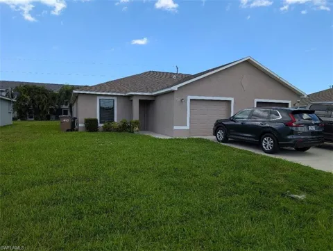 3706 SE 9th Place