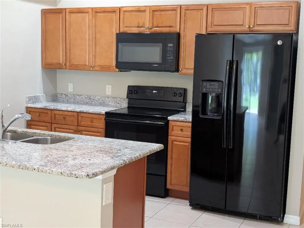 3706 SE 9th Place Cape Coral, FL 33904