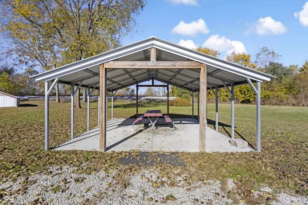 1620 Jonesville Road Columbus, IN 47201