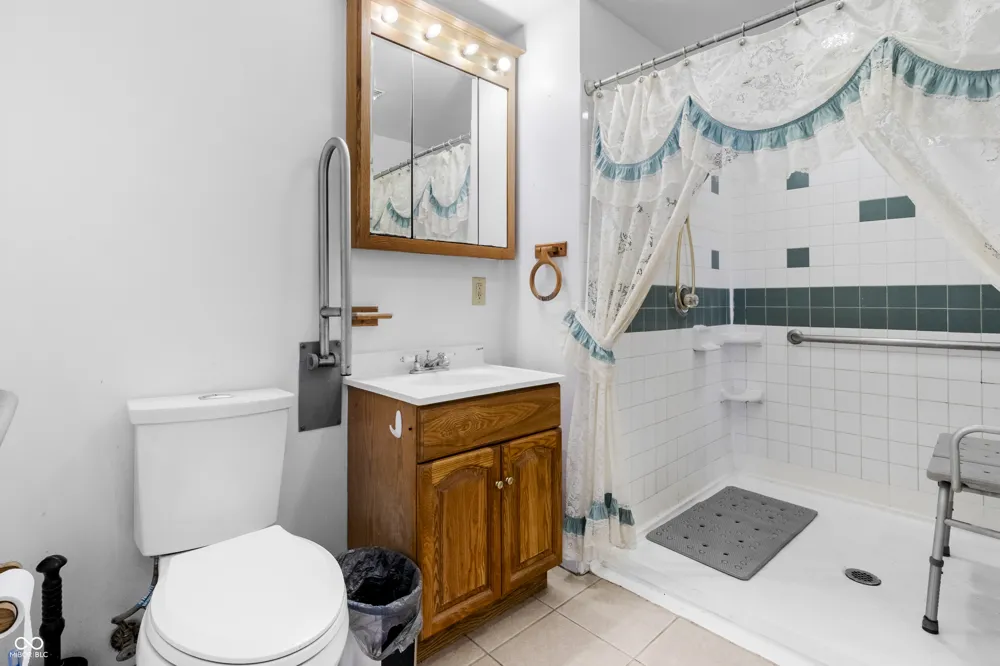 1620 Jonesville Road Columbus, IN 47201