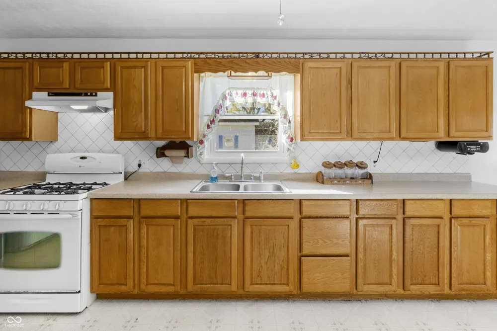 1620 Jonesville Road Columbus, IN 47201