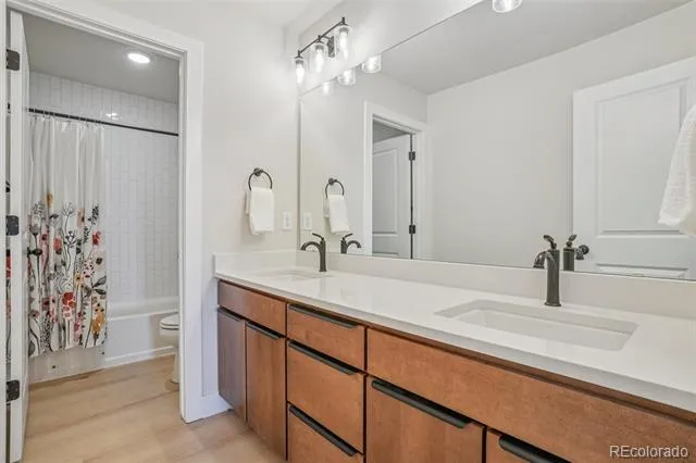7319 S Yantley Way Aurora, CO 80016