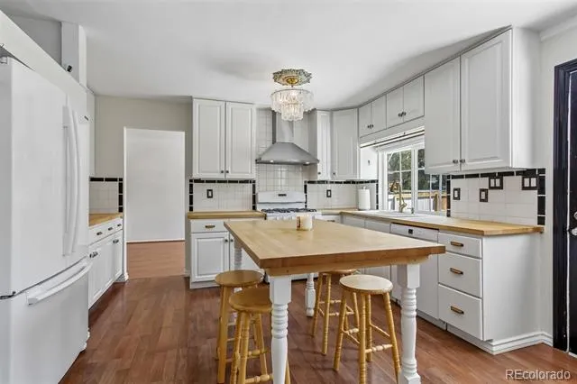 7492 E Bates Drive Denver, CO 80231