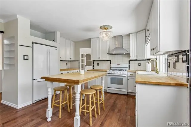 7492 E Bates Drive Denver, CO 80231
