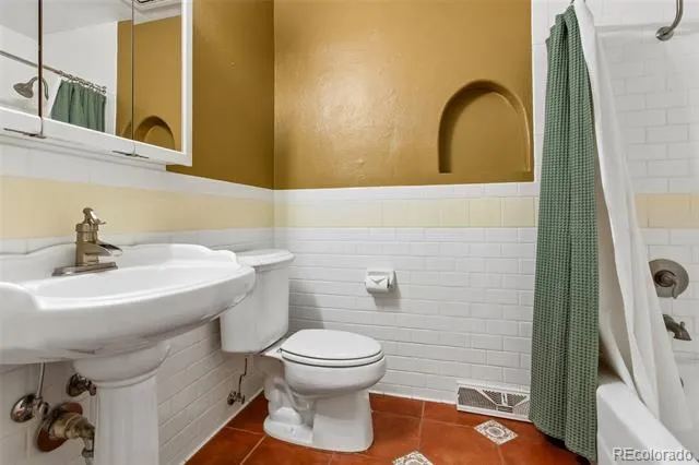 7492 E Bates Drive Denver, CO 80231