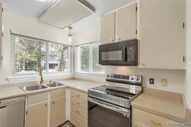 9801 Garrison Court Broomfield, CO 80021