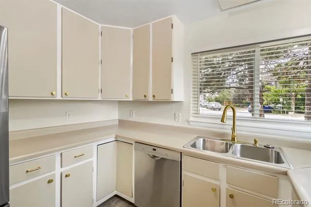 9801 Garrison Court Broomfield, CO 80021
