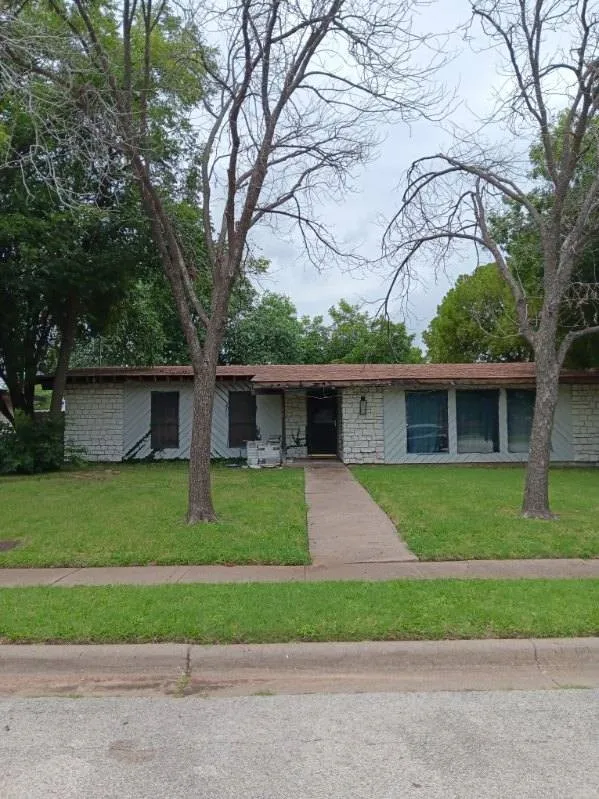 58 Creek Point Drive Huntsville, TX 77320