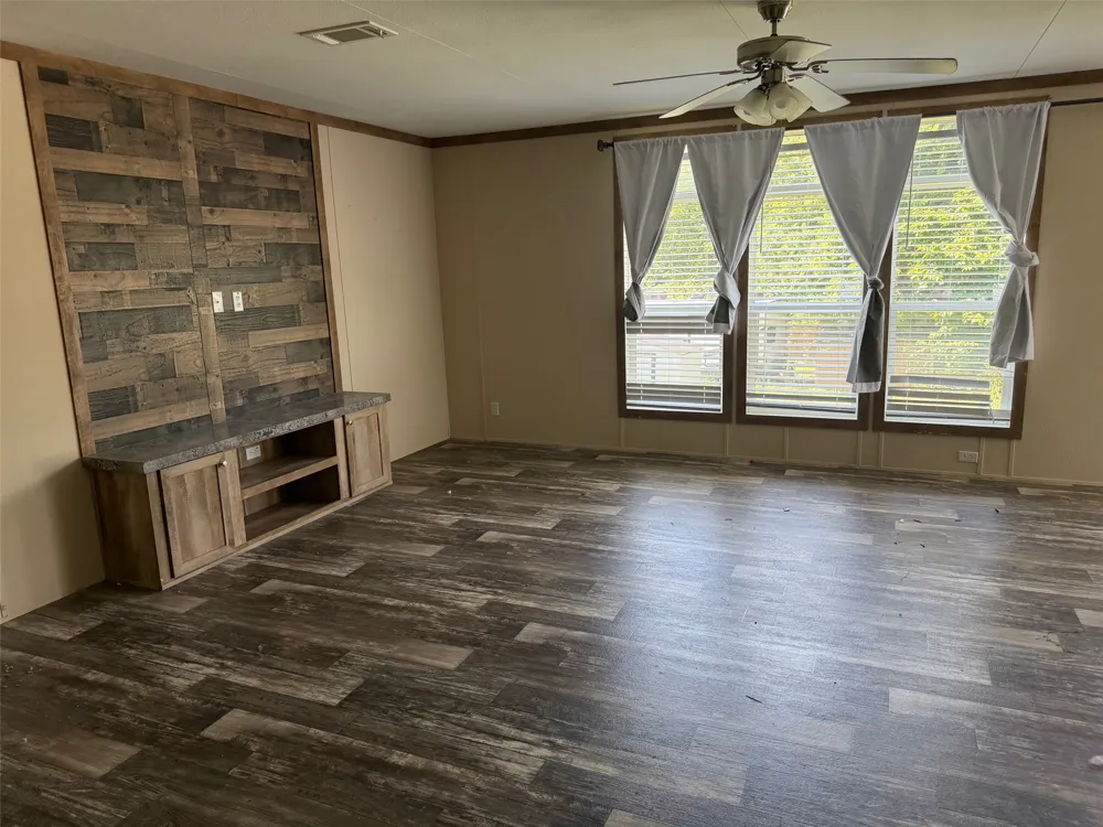 5619 Arkansas Trail Granbury, TX 76048