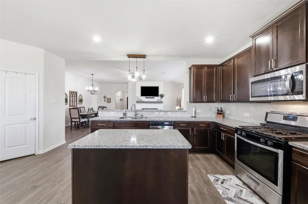 213 White Wing Lane Sealy, TX 77474