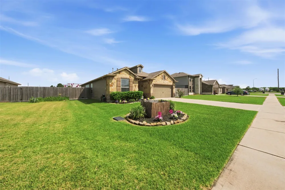 213 White Wing Lane Sealy, TX 77474