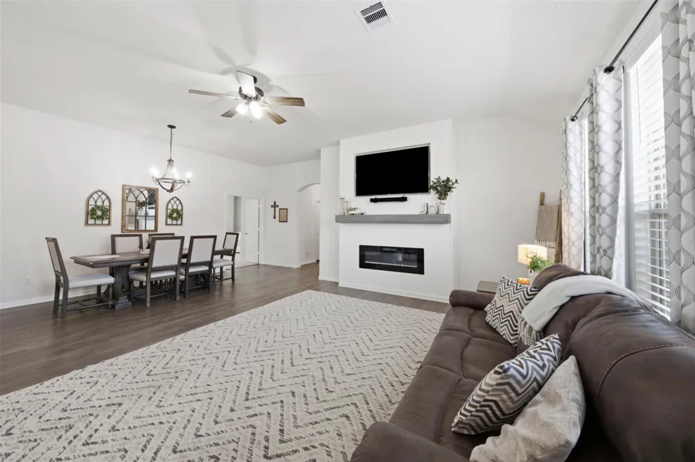 213 White Wing Lane Sealy, TX 77474