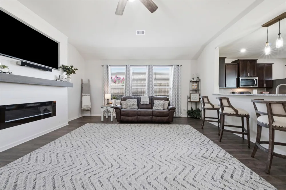 213 White Wing Lane Sealy, TX 77474