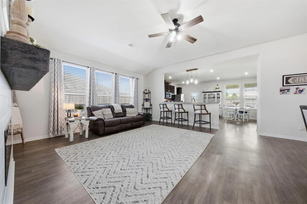 213 White Wing Lane Sealy, TX 77474