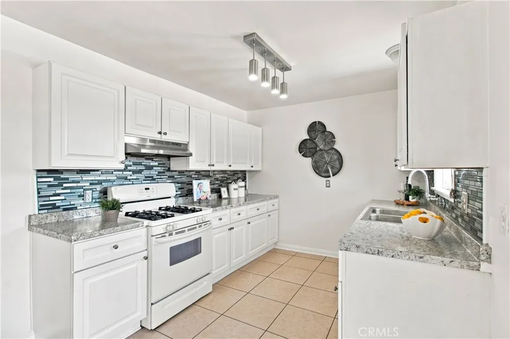 2584 Fernley Dr Duarte, CA 91010