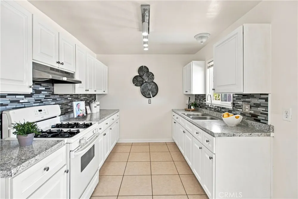 2584 Fernley Dr Duarte, CA 91010