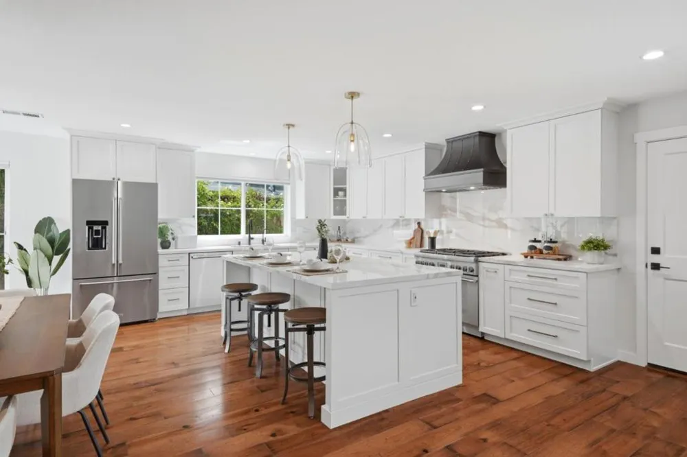 2133 Santa Cruz Avenue Santa Clara, CA 95051