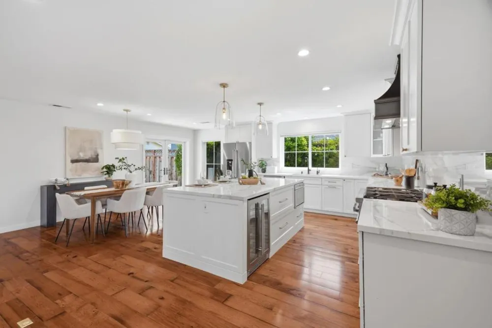 2133 Santa Cruz Avenue Santa Clara, CA 95051