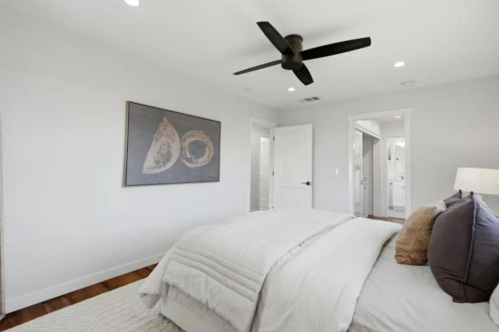 2133 Santa Cruz Avenue Santa Clara, CA 95051