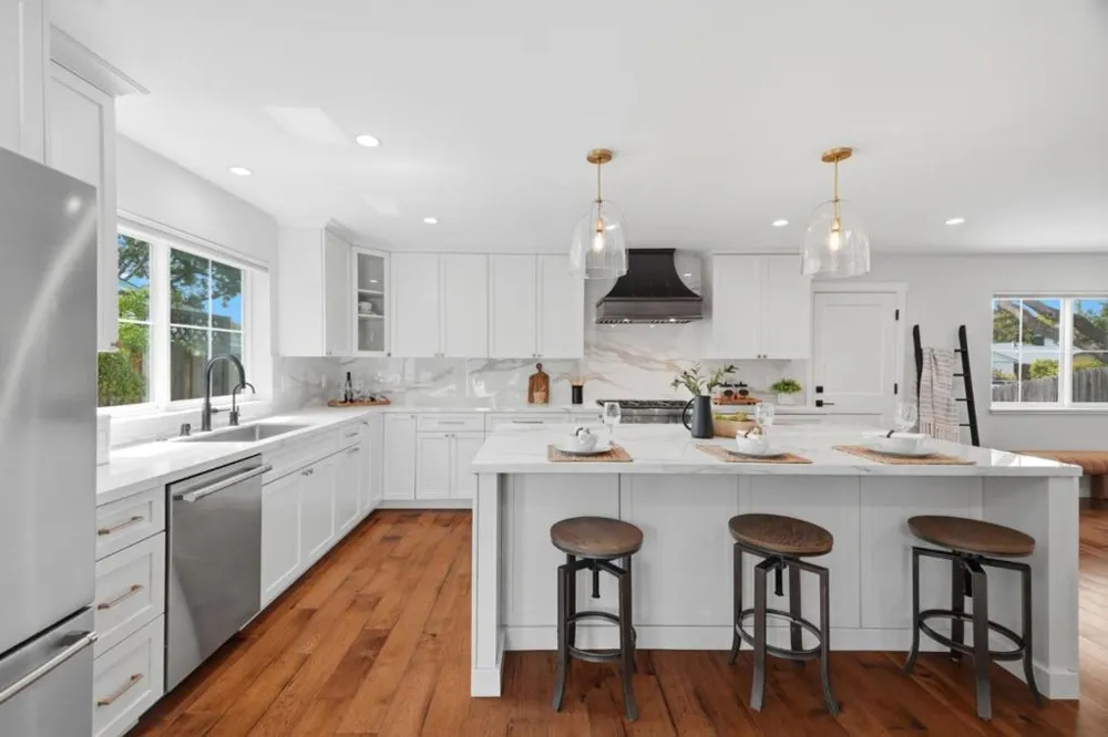 2133 Santa Cruz Avenue Santa Clara, CA 95051