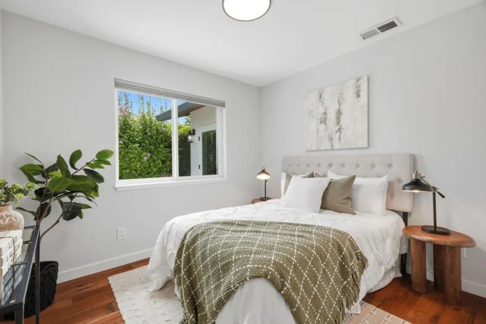 2133 Santa Cruz Avenue Santa Clara, CA 95051