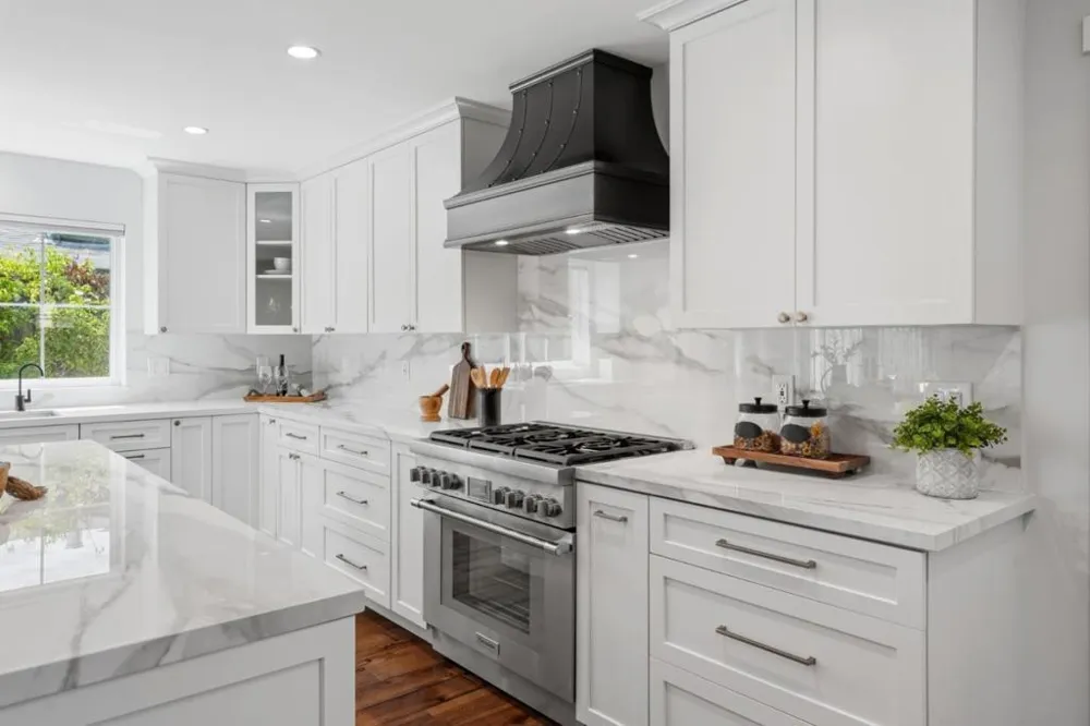 2133 Santa Cruz Avenue Santa Clara, CA 95051