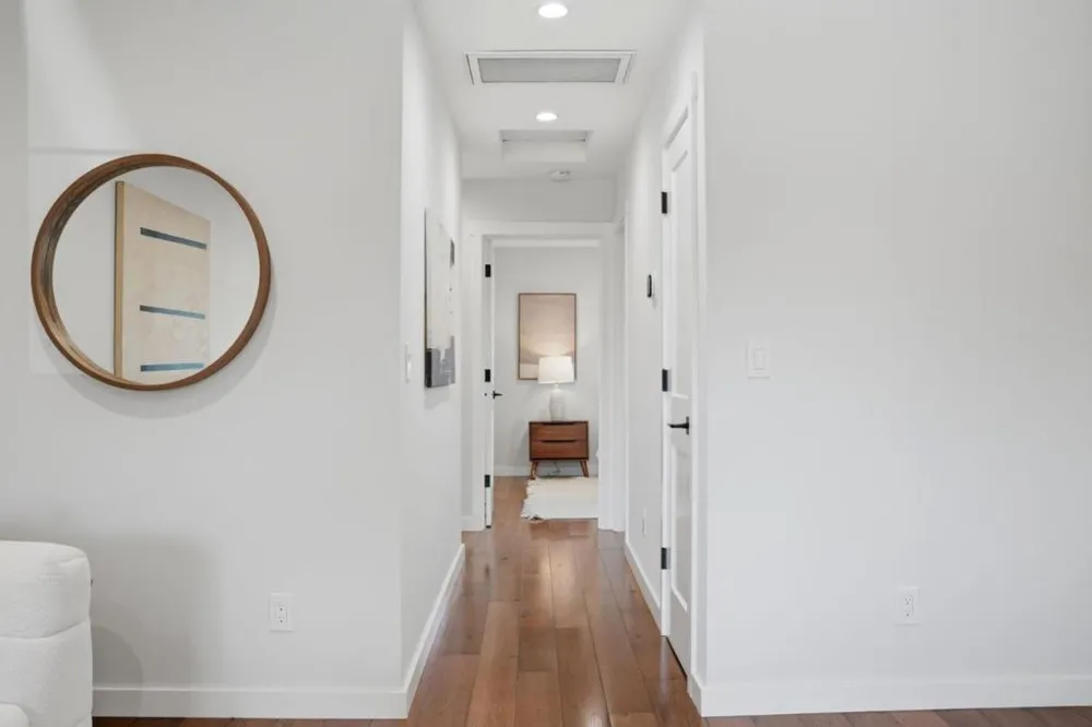 2133 Santa Cruz Avenue Santa Clara, CA 95051