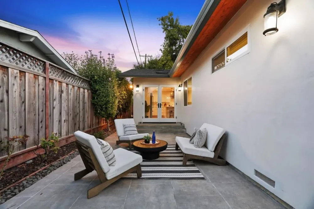 2133 Santa Cruz Avenue Santa Clara, CA 95051