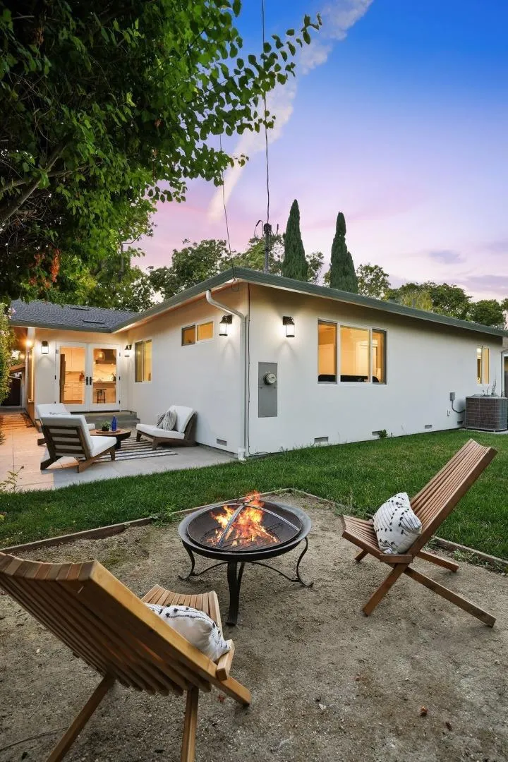 2133 Santa Cruz Avenue Santa Clara, CA 95051