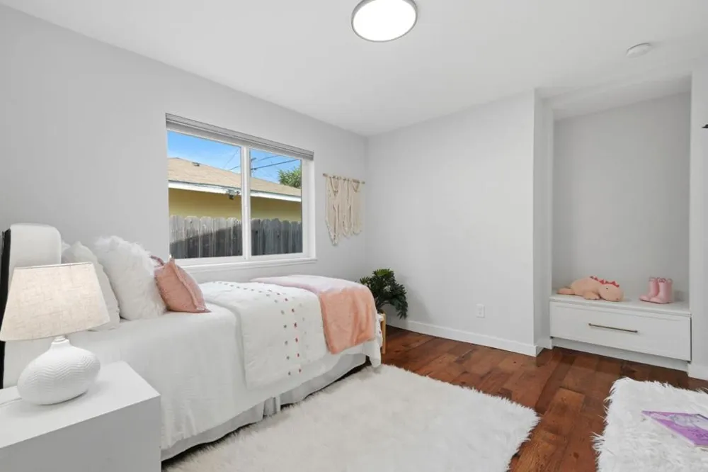 2133 Santa Cruz Avenue Santa Clara, CA 95051