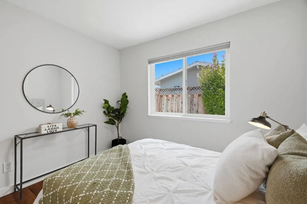 2133 Santa Cruz Avenue Santa Clara, CA 95051