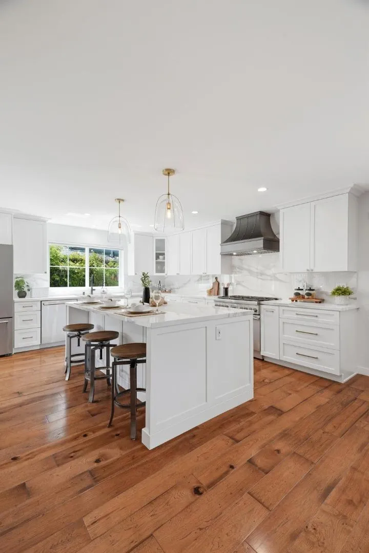 2133 Santa Cruz Avenue Santa Clara, CA 95051