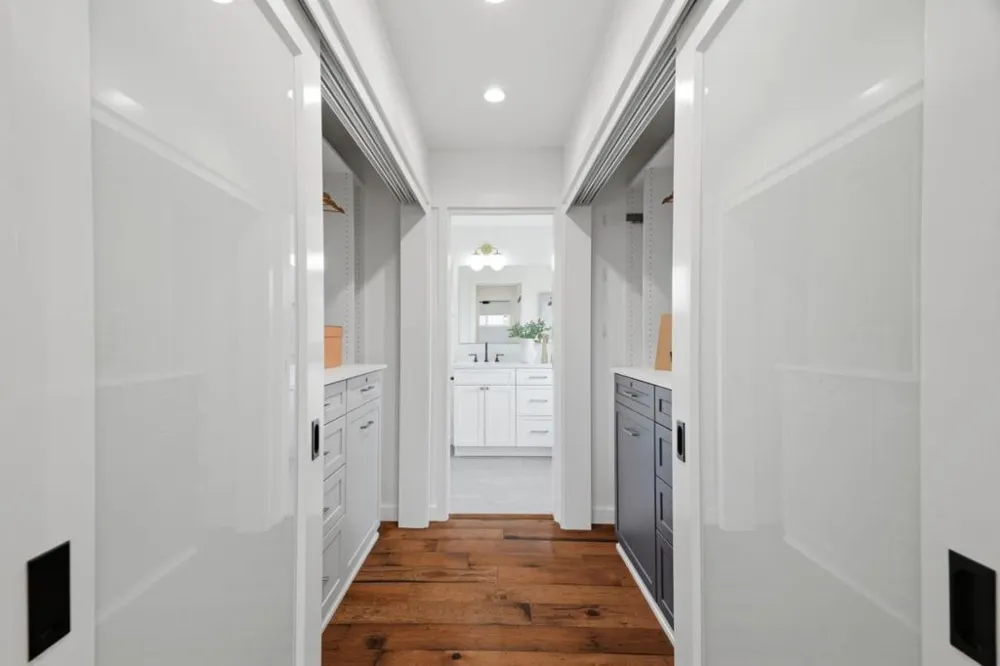 2133 Santa Cruz Avenue Santa Clara, CA 95051