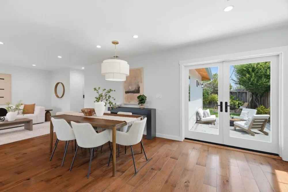 2133 Santa Cruz Avenue Santa Clara, CA 95051