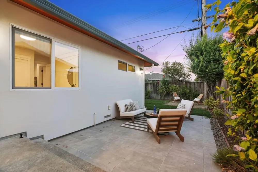 2133 Santa Cruz Avenue Santa Clara, CA 95051