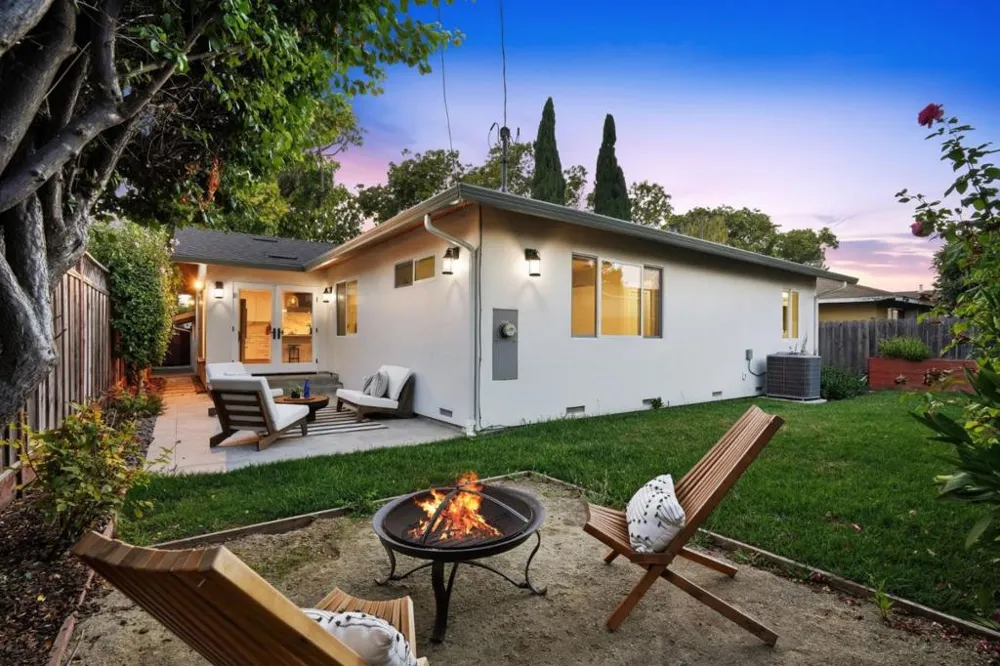 2133 Santa Cruz Avenue Santa Clara, CA 95051