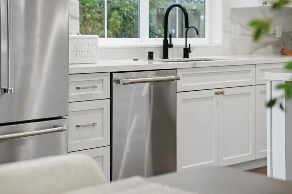 2133 Santa Cruz Avenue Santa Clara, CA 95051