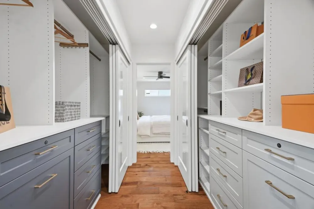 2133 Santa Cruz Avenue Santa Clara, CA 95051
