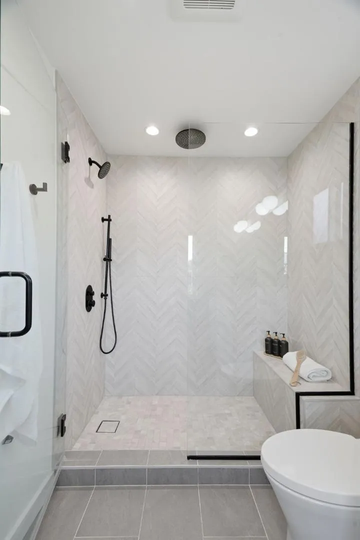 2133 Santa Cruz Avenue Santa Clara, CA 95051