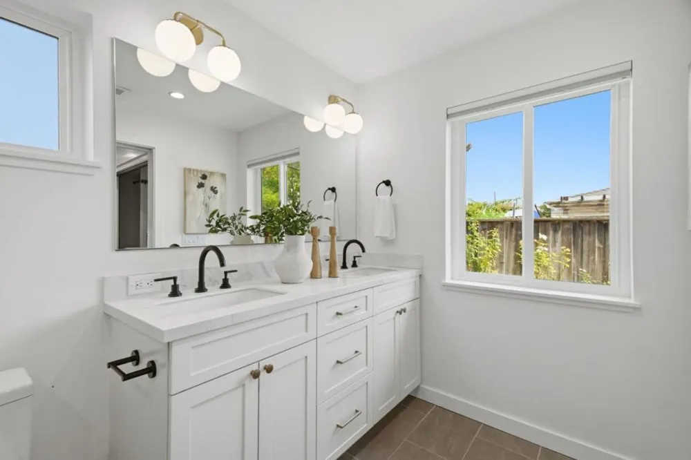 2133 Santa Cruz Avenue Santa Clara, CA 95051