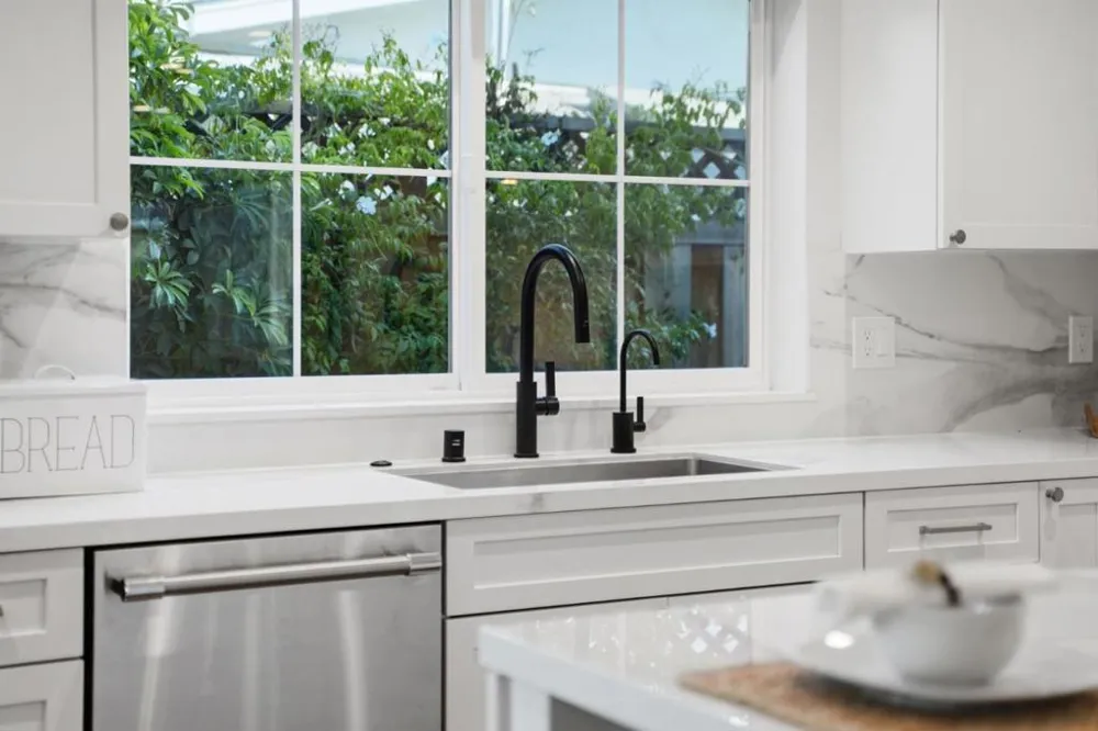 2133 Santa Cruz Avenue Santa Clara, CA 95051