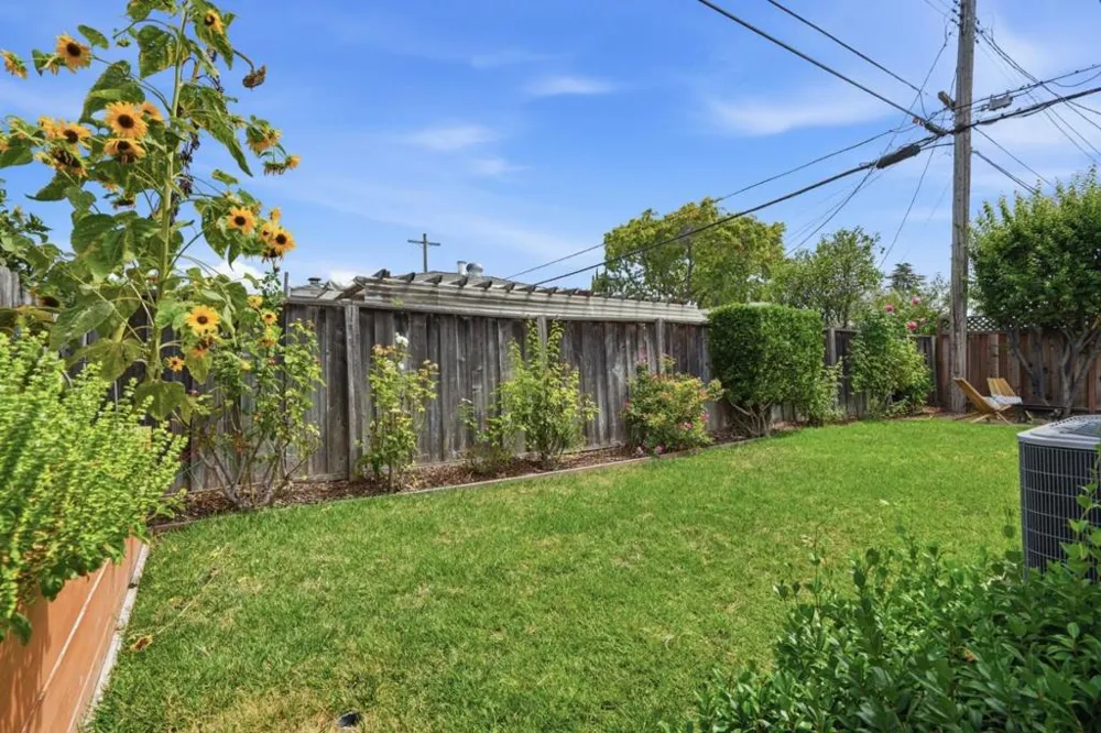 2133 Santa Cruz Avenue Santa Clara, CA 95051