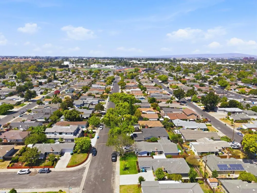 2133 Santa Cruz Avenue Santa Clara, CA 95051