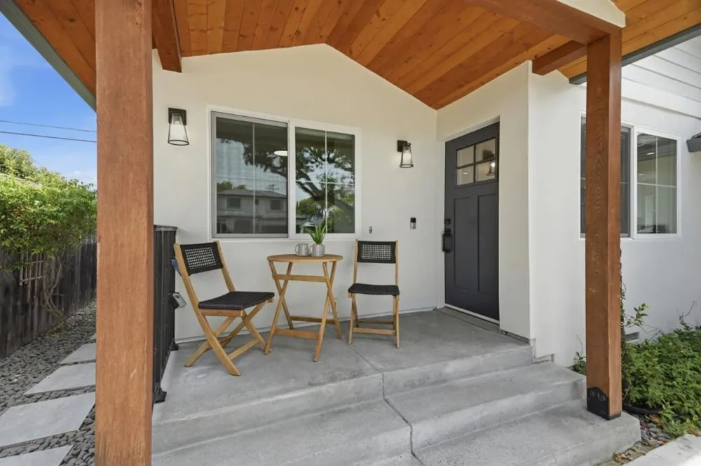 2133 Santa Cruz Avenue Santa Clara, CA 95051